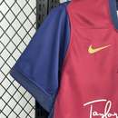 Camisa Barcelona Edição Especial Taylor Swift 2025 - Vermelha e Azul - (Feminina)