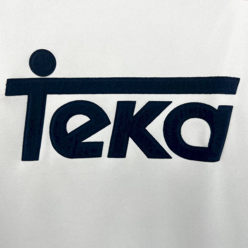 Camisa do Real Madrid retrô 2000/2001